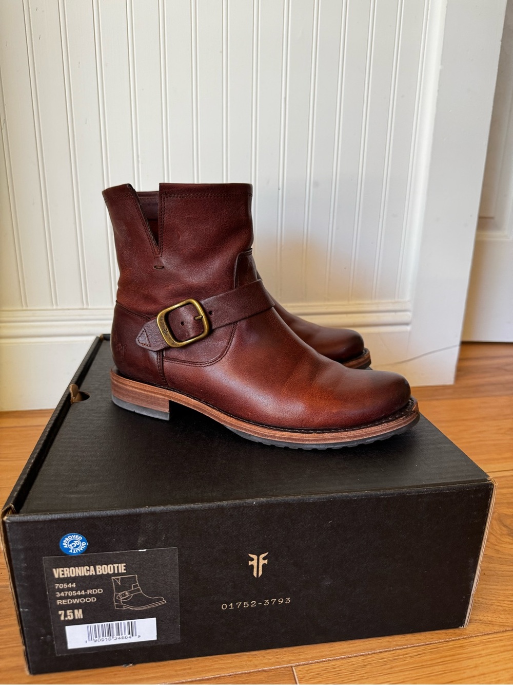 Frye Veronica Leather Booties Size 7.5 Redwood NIB